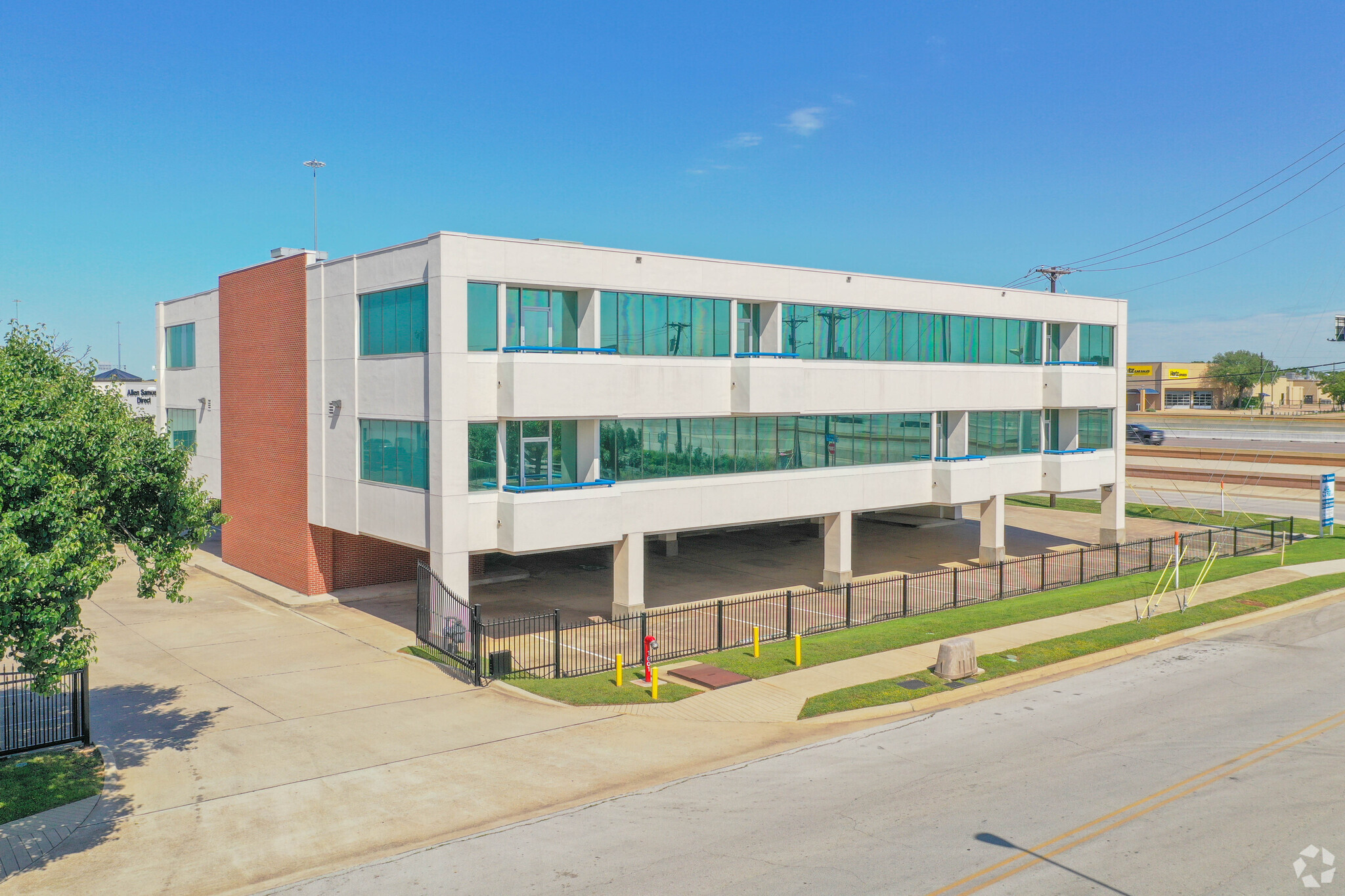 Airport Freeway Plaza For Lease Vision